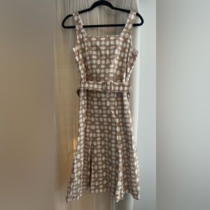 Ann Taylor Petite - white patterned a-line dress with belt detailing, size 6P